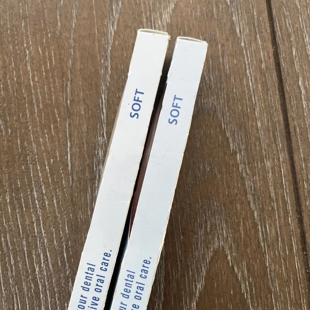 2 LOT 1996 Vintage Oral-B Advantage Toothbrush 35 Soft Straight Micro Texture